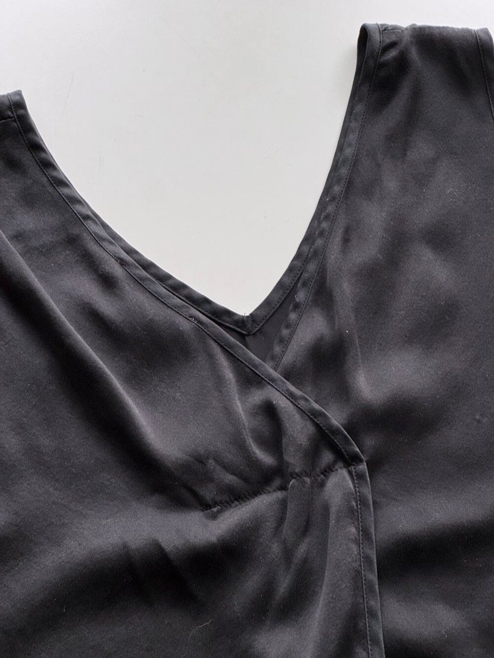 LUNYA Black Washable 100% Silk Crepe V-Neck Open Back A-Line Tank, Size XS - Picture 9 of 12